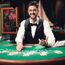 Layanan sportsbook, live dealer, dan slot pewe4d di perangkat mobile